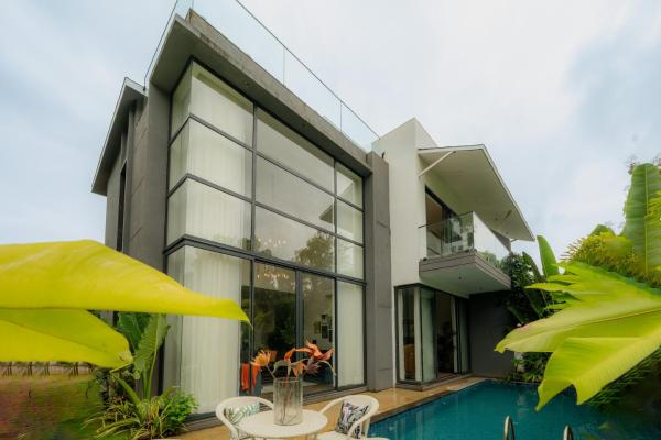 ELIVAAS PUro Sol 3-BHK Villa In a Gated Complex With Private Pool & Bathtub Near Popular Beaches, Забронировать  Анжуна Северный Гоа