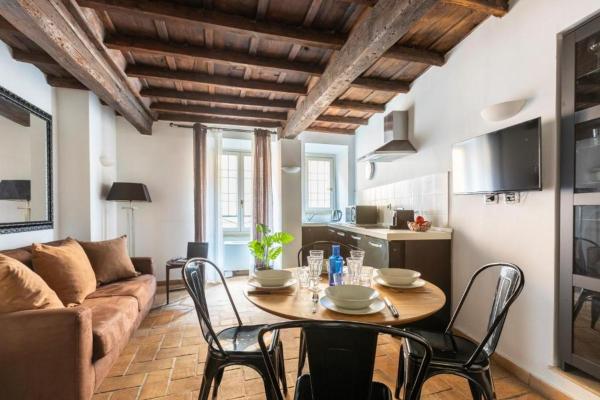 Velantia Fori Apartment, Забронировать  Рим Лацио, рядом с Площадь Пьяцца-ди-Пьетро