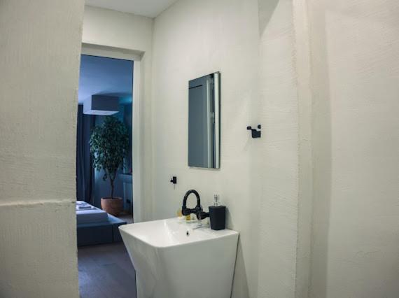 R34 Boutique Art Hotel