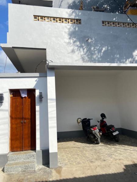 Hidden Homestay Jimbaran, Забронировать  Отели провинции Бали с парковкой, Парковка