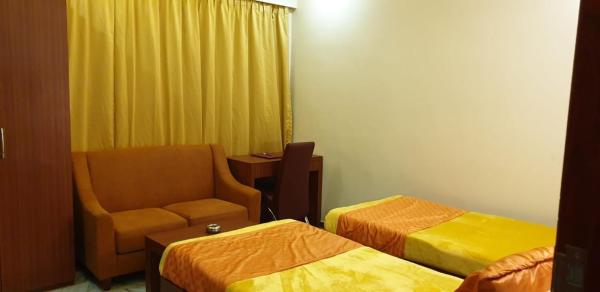 Hotel Gulshan Plaza, Забронировать  Отели штата Махараштры с парковкой, Парковка