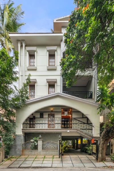 Wooden Whispers Traditional Luxe Spacez Villa, Забронировать  Отели штата Карнатаки с парковкой, Парковка