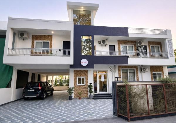 Live Free Hostel Dehradun, Забронировать  Дехрадун штат Уттаракханд