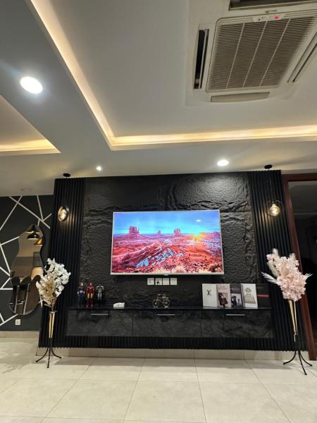 Luxurious 2bed apartment in Goldcrest mall with Balcony, Забронировать Апартаменты/квартира Апартаменты Лахра, Апартаменты/квартира
