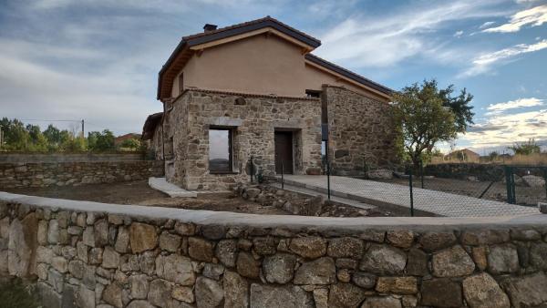 Alojamientos de turismo rural LA ESMERALDA, Забронировать  Сан-Мартин-де-ла-Вега-дель-Альберче Провинция Авила