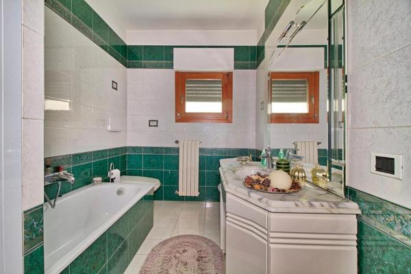 Villa edi, Забронировать  Отели Ареццо с парковкой, Парковка