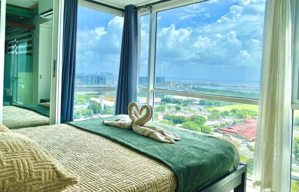 Stunning view staycation near MOA PICC WORLD TRADE CENTER AIRPORT LUNETA PARK MANILA OCEAN PARK QURINO GRANDSTAND, Забронировать  Манила Столичный регион