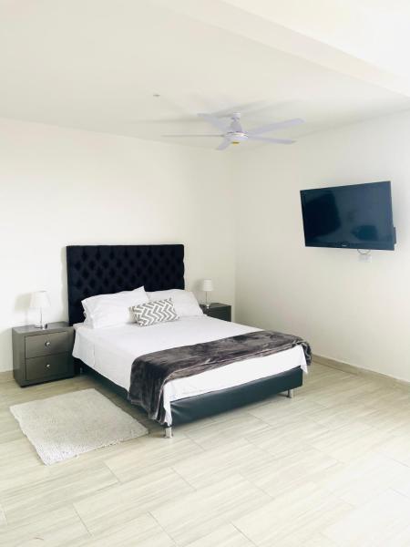 APARTAESTUDIOS INDEPENDIENTES CASA MIRAFLORES g, Забронировать  Кали Cauca, рядом с Jorge Garcés Borrero Library