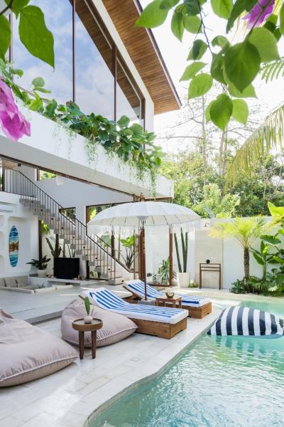 Villa Utopia Uluwatu, Забронировать  Отели провинции Бали с парковкой, Парковка