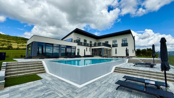 Villa Ambition, Забронировать  Отели жудец Ковасна с парковкой, Парковка