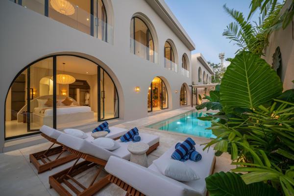 Villa Padang Senang - Tropical Luxe 3BR, Short Walk to the Beach, Забронировать  Улувату Нуса-Дуа