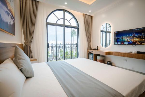 Thành Đạt Hotel, Забронировать  Отели Шамшон с бассейном, рядом с Пляж Шамшон, Бассейн