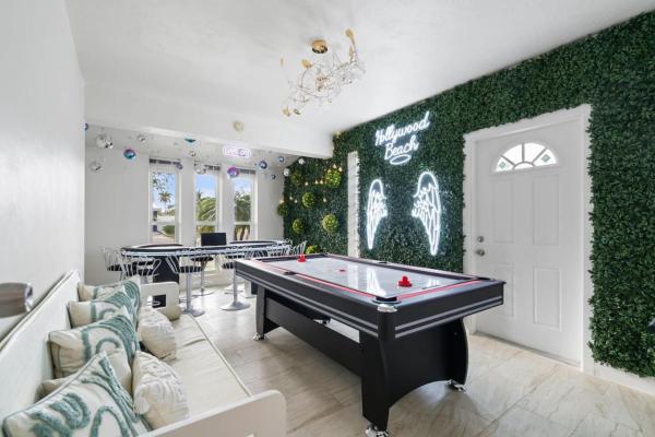 NEW Hollywood Luxury Villa, Game Room, Hot Tub 12, Fire Pit & BBQ, Забронировать  Голливуд Broward County