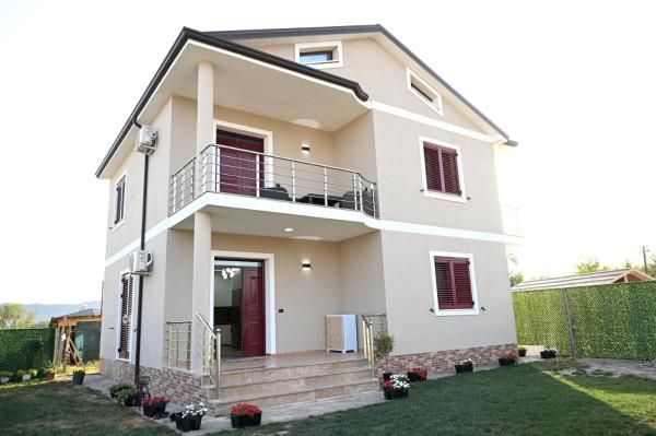 Fly Rooms, Забронировать  Отели Области Дурреса с парковкой, Парковка