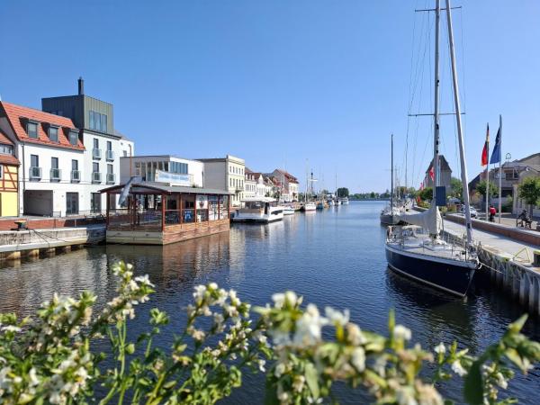 FH "Weininsel am Haff", Забронировать  Отели Иккермюнде с парковкой, Парковка