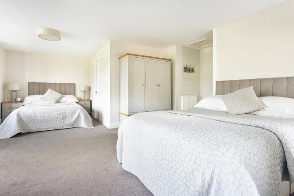 Finest Retreats - Kelsick Villa Guest House - Catbells, Забронировать  Отели Амблсайд с парковкой, Парковка
