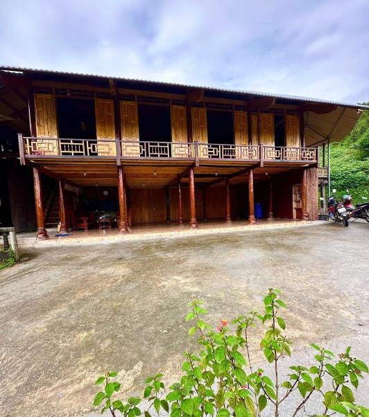 Bản Liền Trà hills homestay, Забронировать  Отели Бакха с парковкой, Парковка