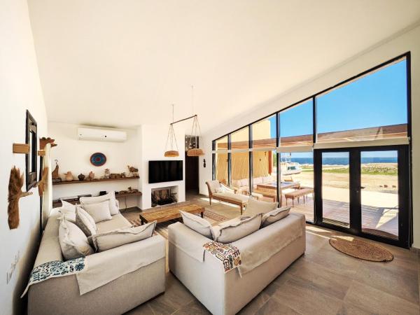 Seafront 3BR Soma Bay Villa With Exquisite Views, Забронировать  Сома-Бэй Хургада