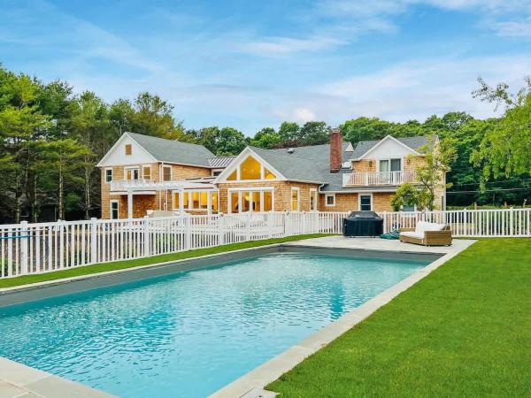 Seven Ponds Villa by Rove - 7BR Family Home with Heated Pool, Забронировать  Уотер-Милл The Hamptons