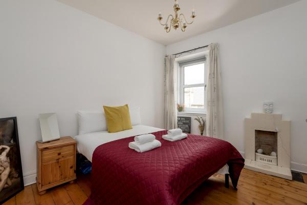 Double Edinburgh Homestay, Забронировать  Эдинбург Midlothian, рядом с Craigleith Retail Park