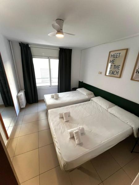 Hostal Blanc Lloret, Забронировать  Льорет-де-Мар Коста-Брава, рядом с Modernist Cemetery