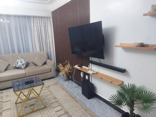 Beautiful executive two bedroom apartment with fully equipped gym ample parking space swimming pool children playing ground and amazing scenic views, Забронировать Апартаменты/квартира Найроби Руанда, рядом с Adams Arcade Shopping Centre