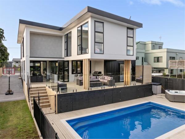 Large luxury home, Забронировать  Тауранга 