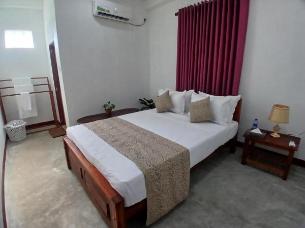 Sanali Villa - Tangalle, Забронировать  Отели Хамбантота с парковкой, Парковка