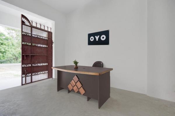SPOT ON by OYO Rs Hotel, Забронировать  Ситапур штат Уттар-Прадеш