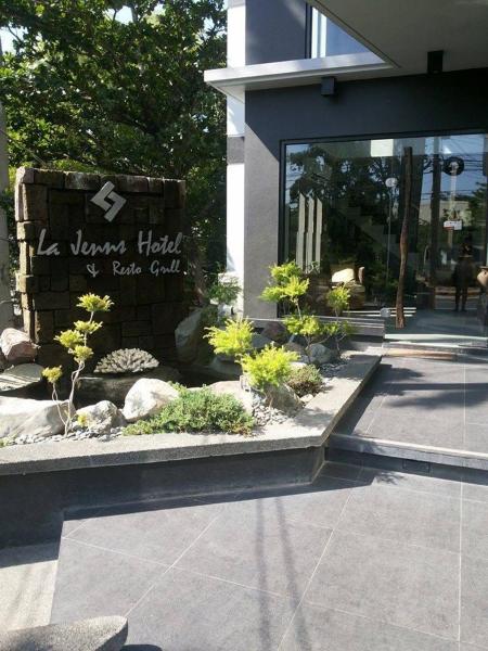 La Jenns Hotel and Resto Grill