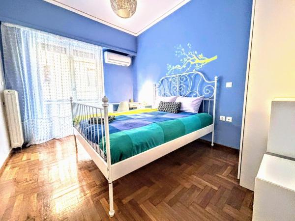 Youth Shared Apt in the Center next to Metro, Забронировать  Афины Аттика