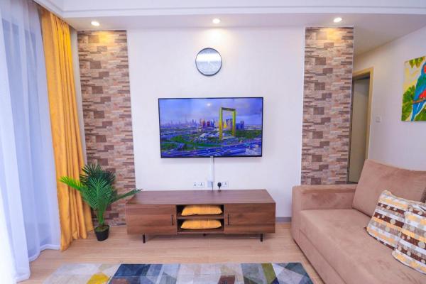 spacious furnished two bedroom apartment with children playground private parking fully equipped gym swimming pool and amazing scenic city views, Забронировать  Отели Найроби с парковкой, рядом с Nairobi Arboretum, Парковка