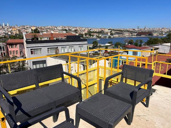i1 House Hotel with Lovely Seaview Terrace, Забронировать  Фатих Стамбул, рядом с Мечеть Султана Эйюпа