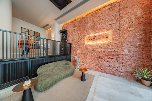 Hive 5 by Home1 - District 1 Boutique Hostel, Забронировать  Отели Вены с парковкой, рядом с Strudlhofstiege, Парковка
