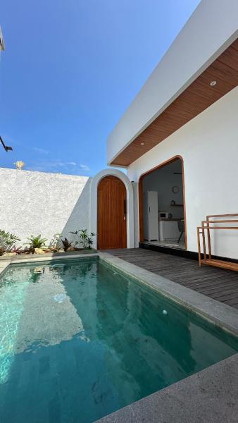 Villa Sachi - Two Bedroom Pool Villa 10 mins to Sanur Harbor, Забронировать  Отели провинции Бали с парковкой, Парковка