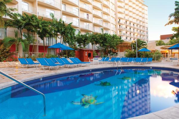 Wyndham Waikiki Beach Walk 2BR Apartment with Resort Access, Забронировать  Вайкики Гонолулу, рядом с Пляж Вайкики