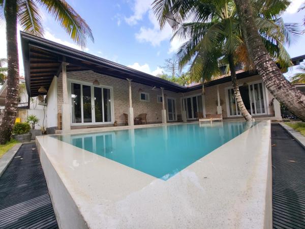 Ahangama Entire 3 Bedroom Villa with Pool near Kabalana Beach, Забронировать  Отели Округа Галле с бассейном, Бассейн