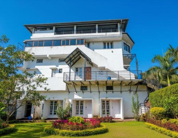 Coorg mansion, Забронировать  Отели штата Карнатаки с парковкой, Парковка