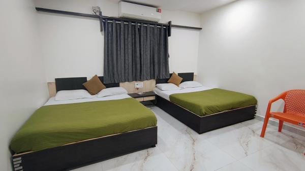 Hotel Blue Berry, Забронировать  Ширди штат Махараштра, рядом с Железнодорожный вокзал Сайнагар