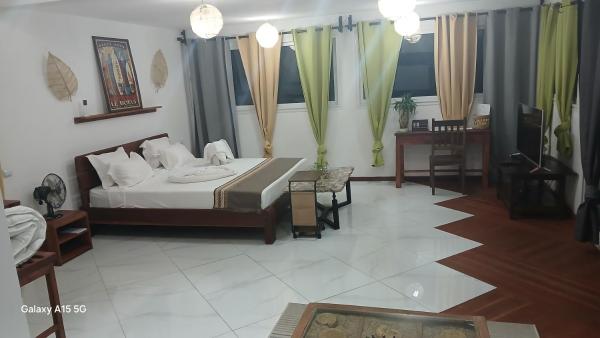 Hotel LE BOEUF, Забронировать  Отели Tuléar с парковкой, Парковка