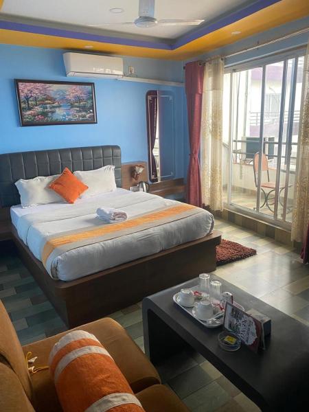 Hotel Holiday Home, Забронировать  Bākhri Kharka 