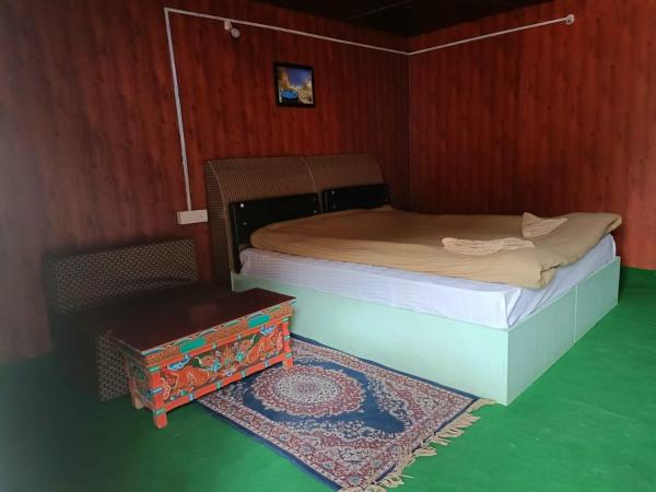 Pangtso Cottage Pangong, Забронировать  Отели Leh Ladakh с парковкой, Парковка