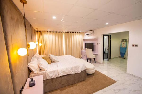 Crown Heights Apartment, Забронировать Апартаменты/квартира Lagos Island Лагос, рядом с Mega Plaza Century 21 Mall