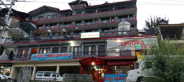 Hotel Ashoka inn, Забронировать  Отели штата Махараштры с парковкой, Парковка
