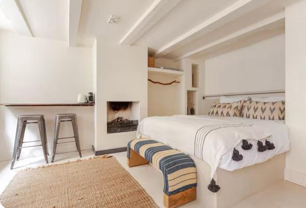 Luxury canal suite in the best location of Amsterdam, Забронировать  Амстердам Северная Голландия, рядом с Стопера