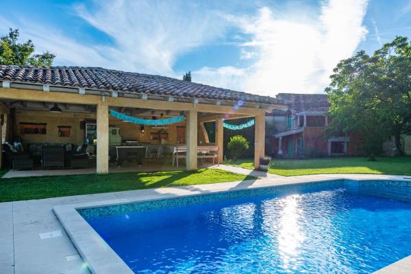 Villa Liberat and Foska, a private nature oasis, ideal for large groups, Забронировать  Шивати Central Istria