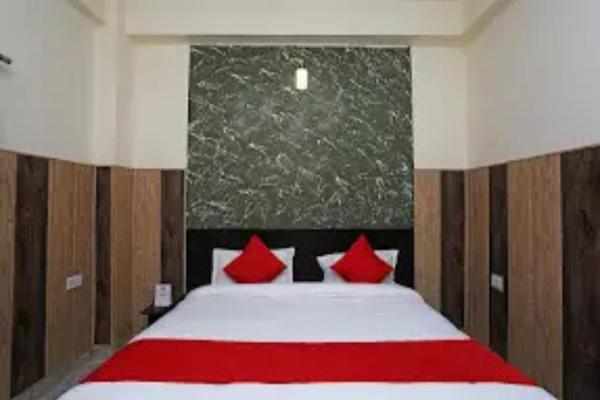 Hotel Ganpati Palace Agra, Забронировать  Отели штата Махараштры с парковкой, Парковка