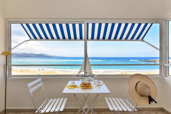 Las Canteras Seafront Apartment by VillaGranCanaria