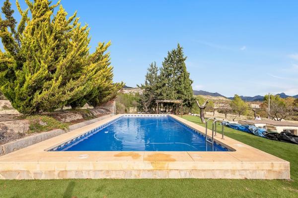 Villa Rancallosa con barbacoa, wifi y piscina privada, Забронировать  Отели Коста-Бланка с парковкой, Парковка