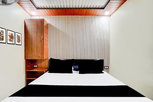 SPOT ON Hotel Doon Lotus | Iconic Rooftop Cafe | Party Hall, Забронировать  Clement Town штат Уттаракханд